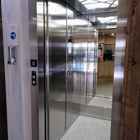 ホテル Monarque El Rodeo 3*