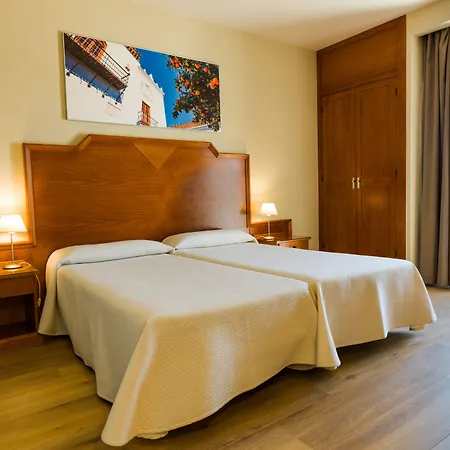 ホテル Monarque El Rodeo 3*