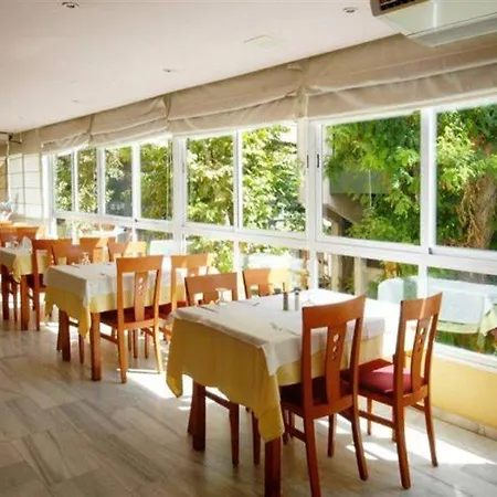 Monarque El Rodeo ホテル マルベーリャ