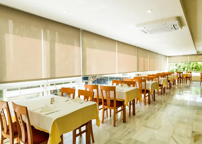 Hotel Monarque El Rodeo 3*