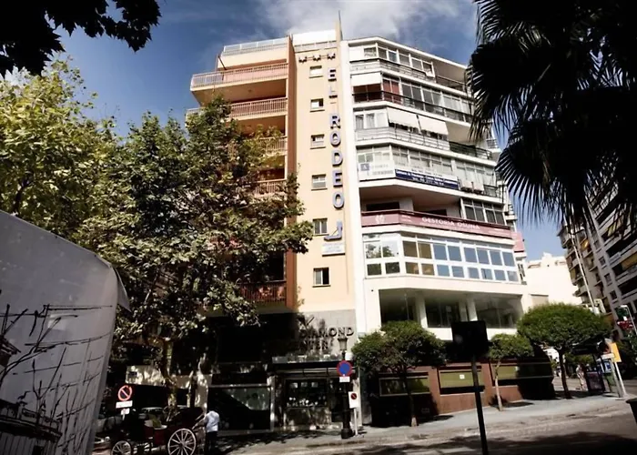 Monarque El Rodeo Hotel 3*