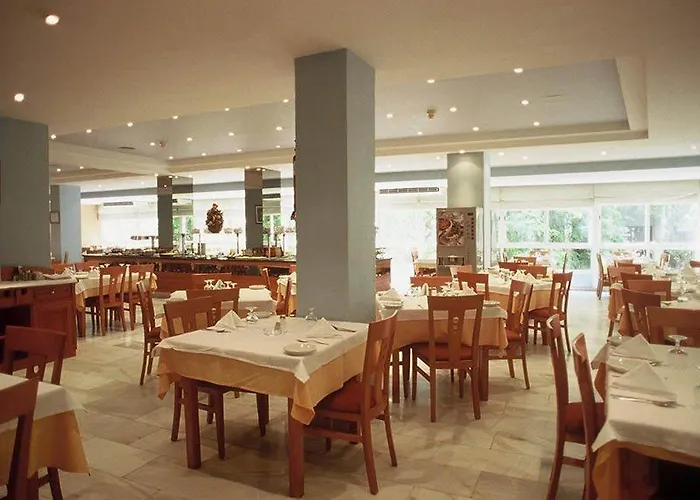 Hotel Monarque El Rodeo