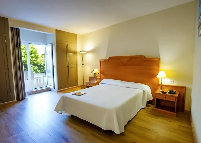 Monarque El Rodeo ホテル 3*