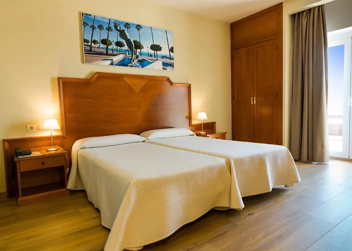 Monarque El Rodeo ホテル 3*